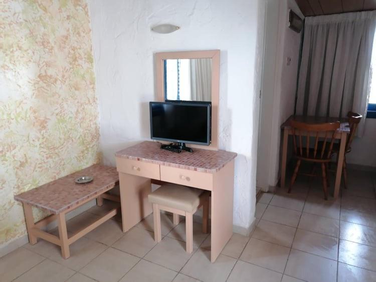 Simos Magic Beach Hotel Apts Айя Напа Екстериор снимка