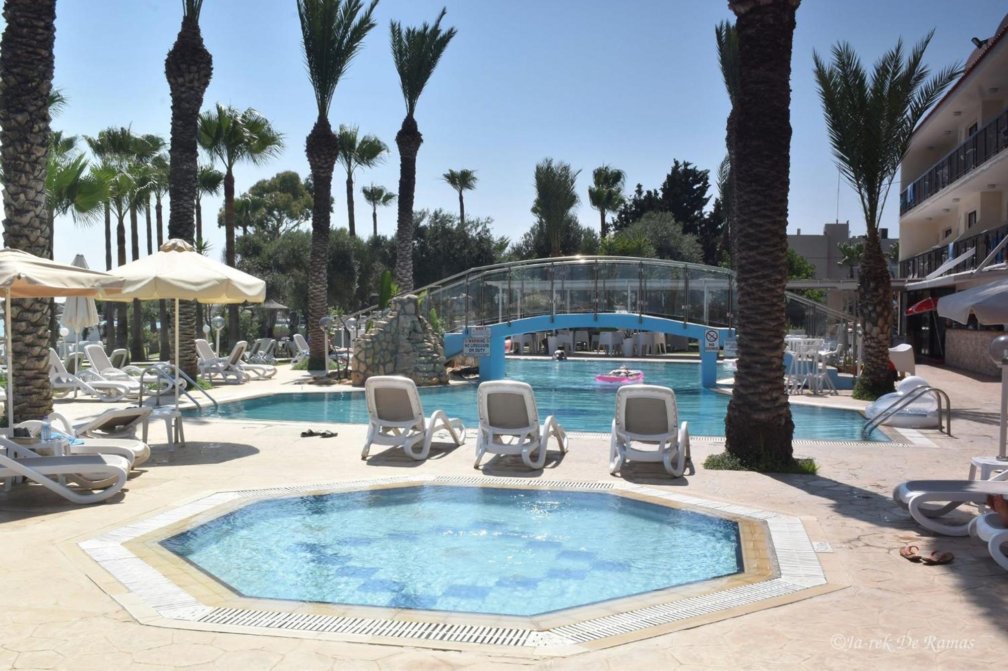 Simos Magic Beach Hotel Apts Айя Напа Екстериор снимка